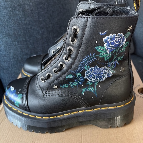 Dr. Martens Sinclair Floral Platform Boots in Black “Mystic Garden” floral Sz 6 - Picture 2 of 7